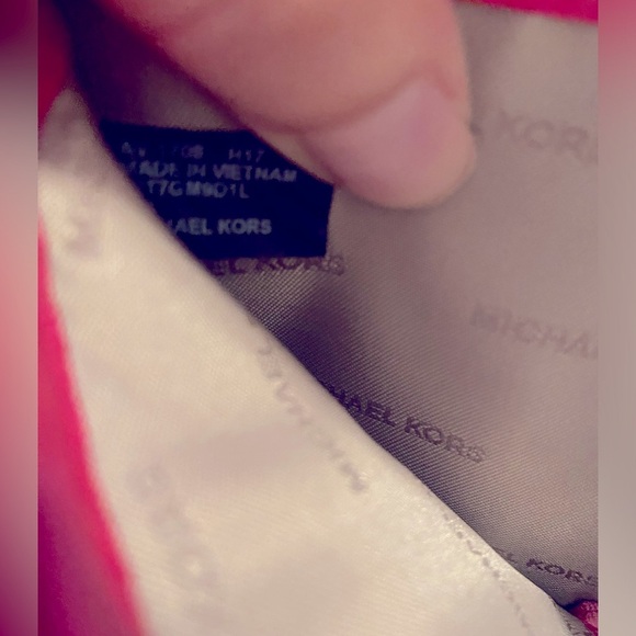 Michael Kors Slim Leather Wallet - Picture 10 of 10